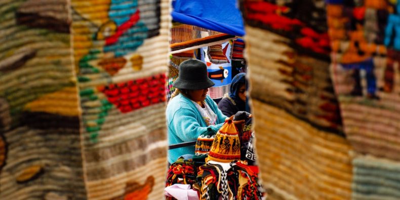 mercado otavalo ecuador