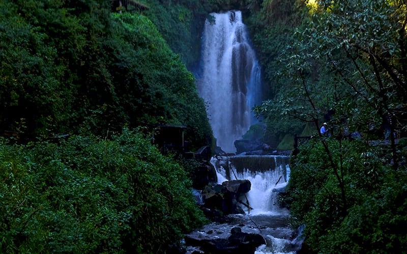 cascada peguche en otavalo