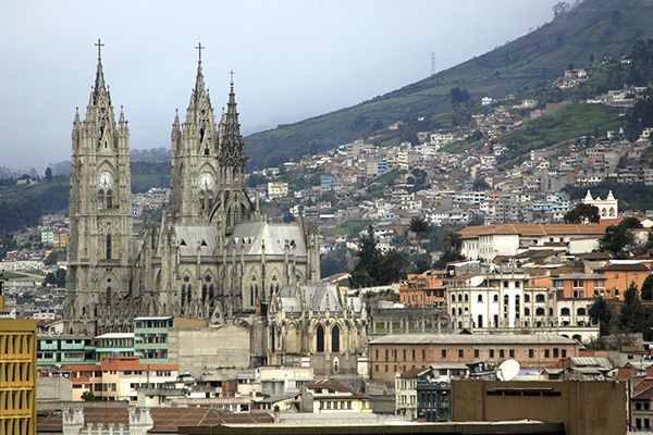 La Basilica del Voto Nacional em Quito, Equador. Arquitetura Neo-Gotica. No Centro Historico, da Cidade Antiga. Quito é um Patrimonio Cultural da UNESCO.