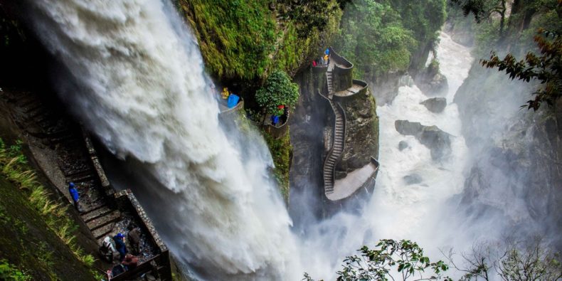 pailon del diablo baños