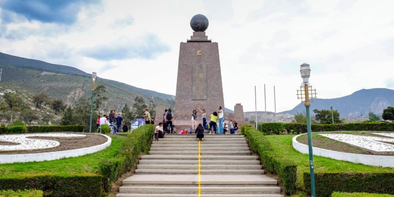 mitad del mundo quito no Equador